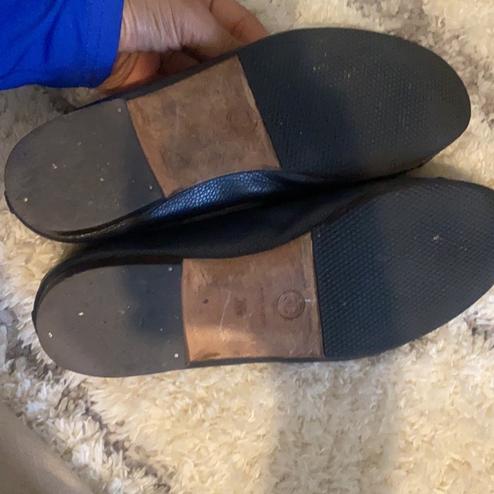 CHANEL Navy Leather CC Cap-Toe Ballet Flats - Picture 2 of 2